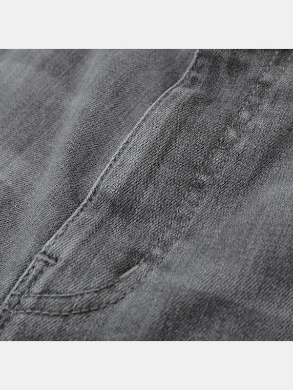 スリムテーパードジーンズ（グレー）