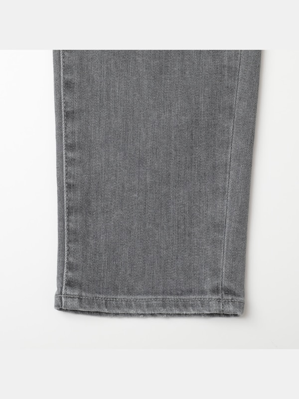 スリムテーパードジーンズ（グレー）