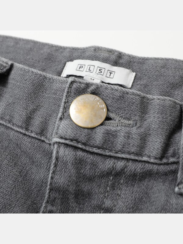 スリムテーパードジーンズ（グレー）