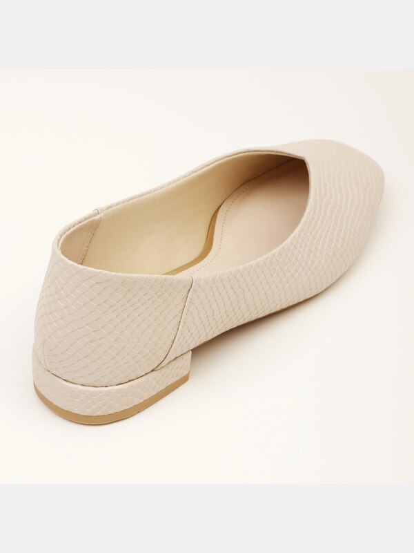 スクエアトゥフラットパンプス