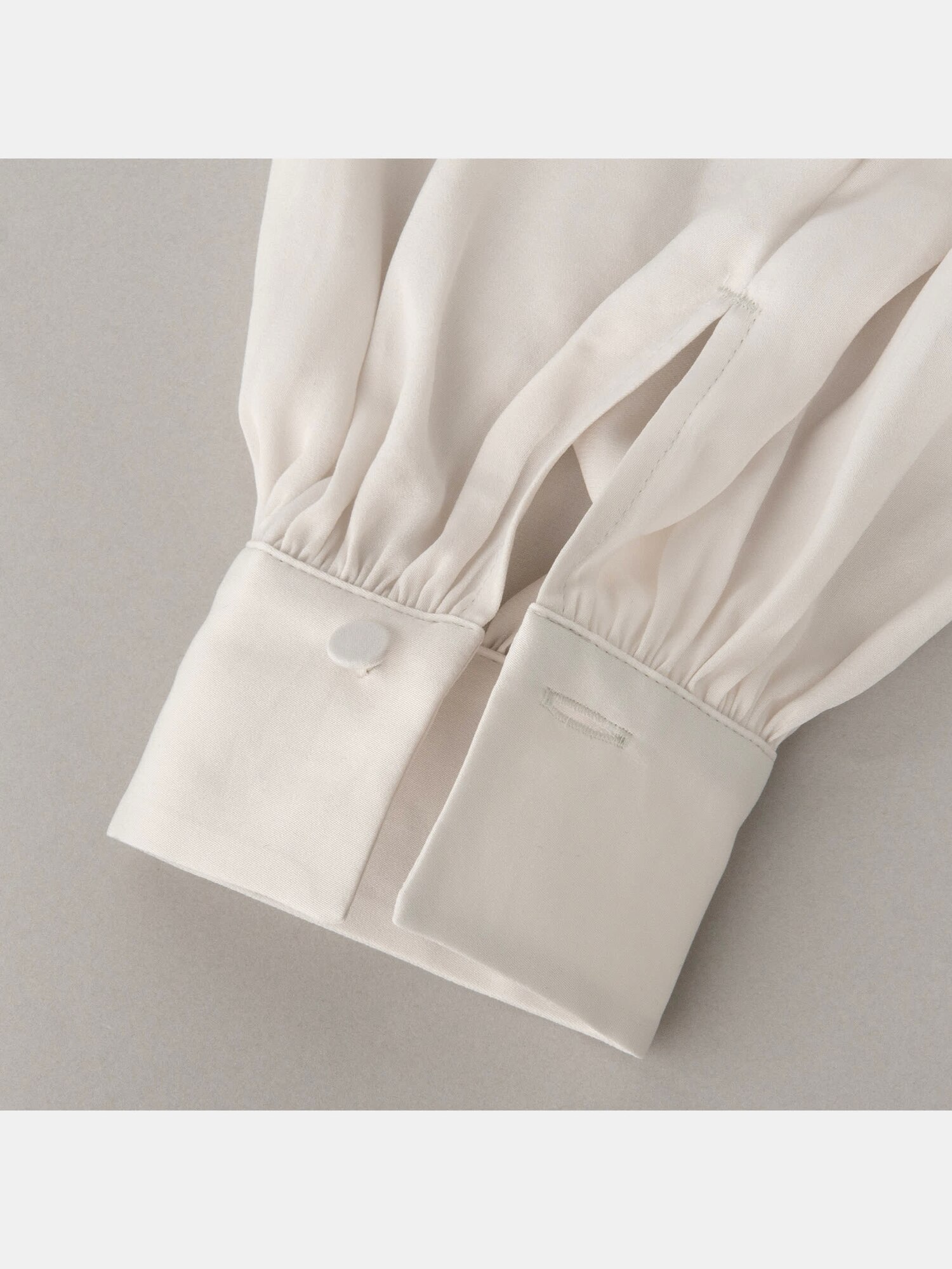 美品　PLST ボウタイブラウス　ホワイトM 極美品 PLST プラステ ボウタイブラウス ホワイトM | Mercari