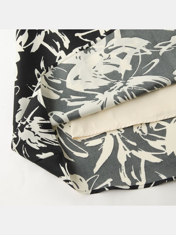 モノトーンフラワープリントワンピース（長袖）