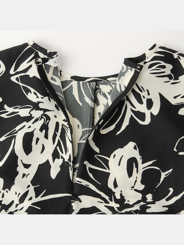 モノトーンフラワープリントワンピース（長袖）