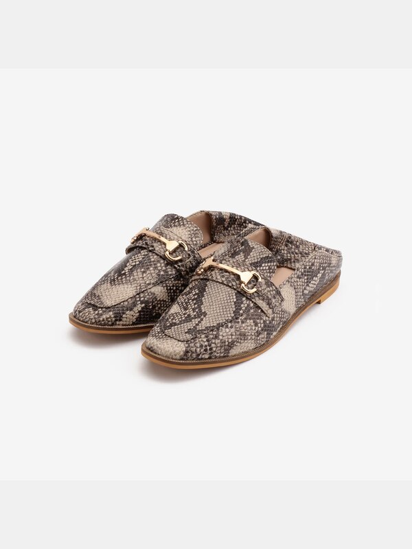 フェイクレザービットローファー