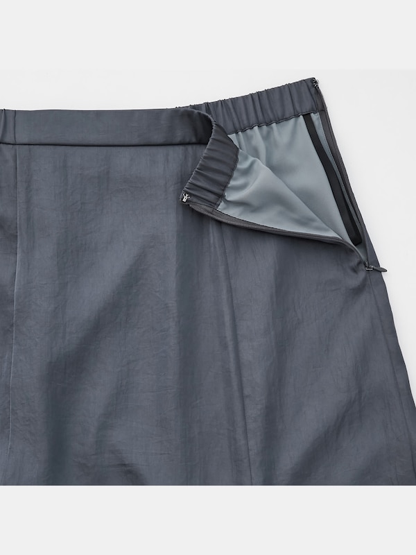 サテンナローフレアスカート