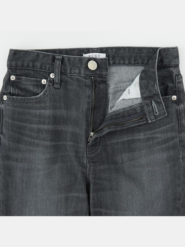 スリムテーパードジーンズ（グレー）