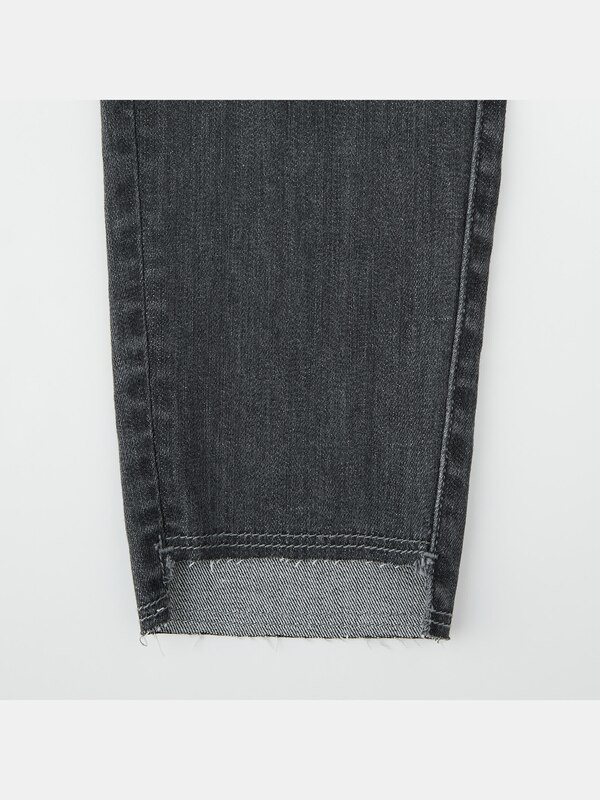 スリムテーパードジーンズ（グレー）