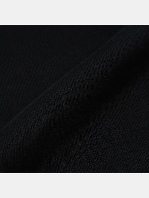 スリムテーパードジーンズ（ブラック）