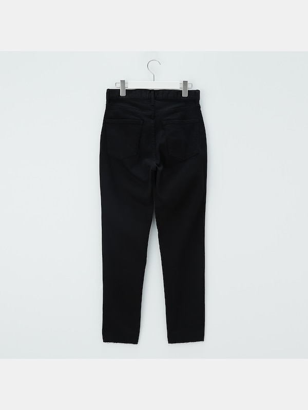 スリムテーパードジーンズ（ブラック）