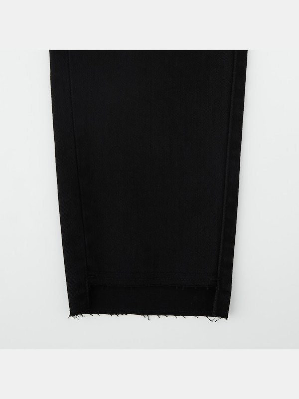 スリムテーパードジーンズ（ブラック）