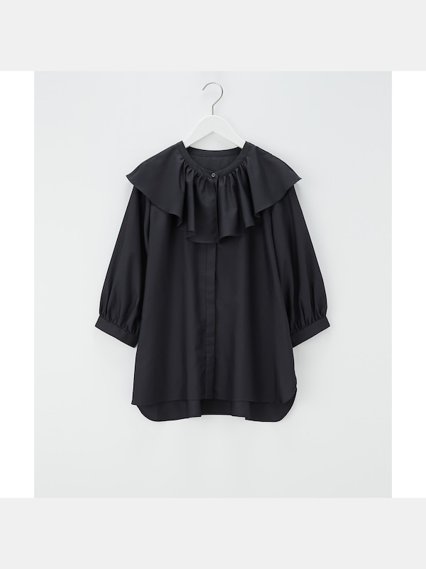 フリルカラーブラウス