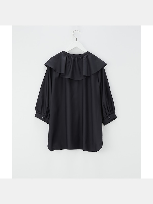 フリルカラーブラウス