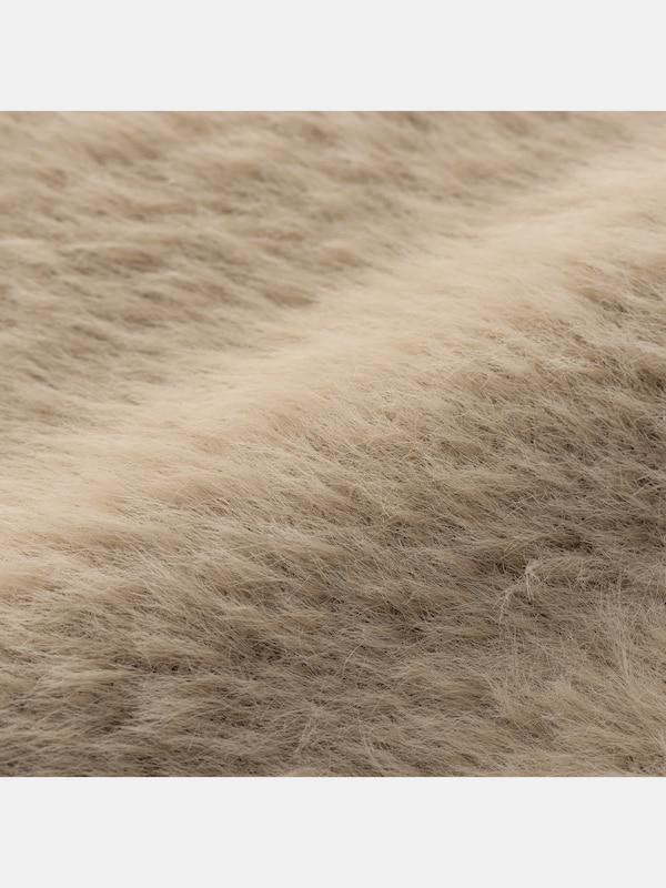 フェザーモールヤーンVネックセーター