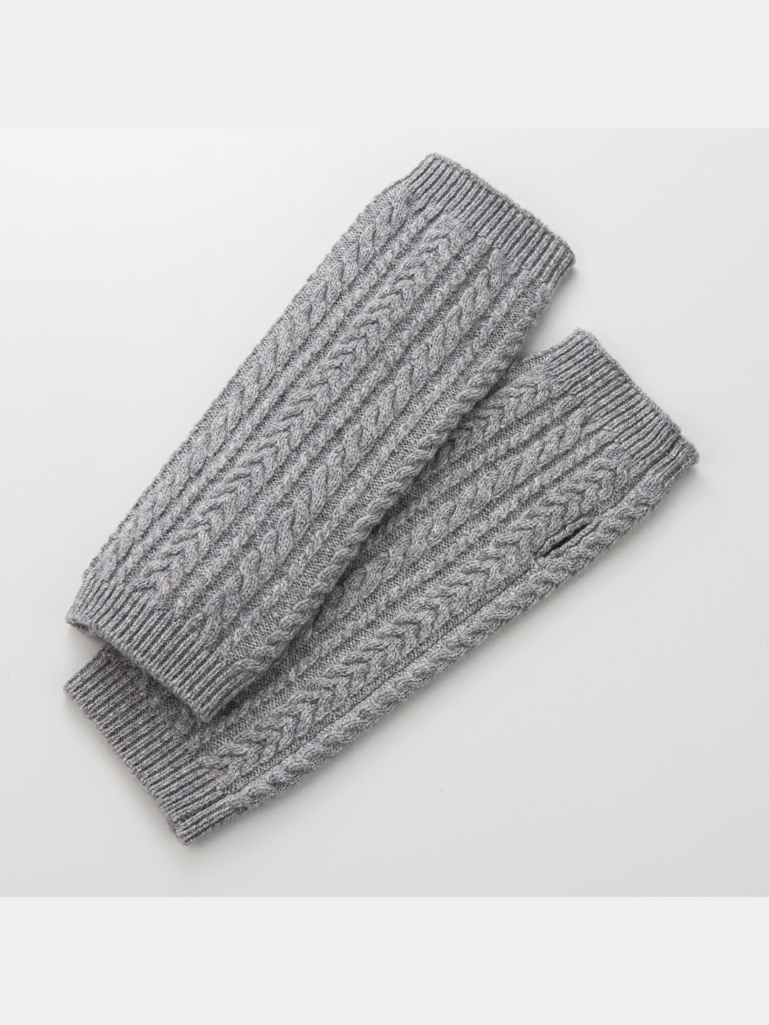 PLST(プラステ)公式 | ケーブルニットアームウォーマー