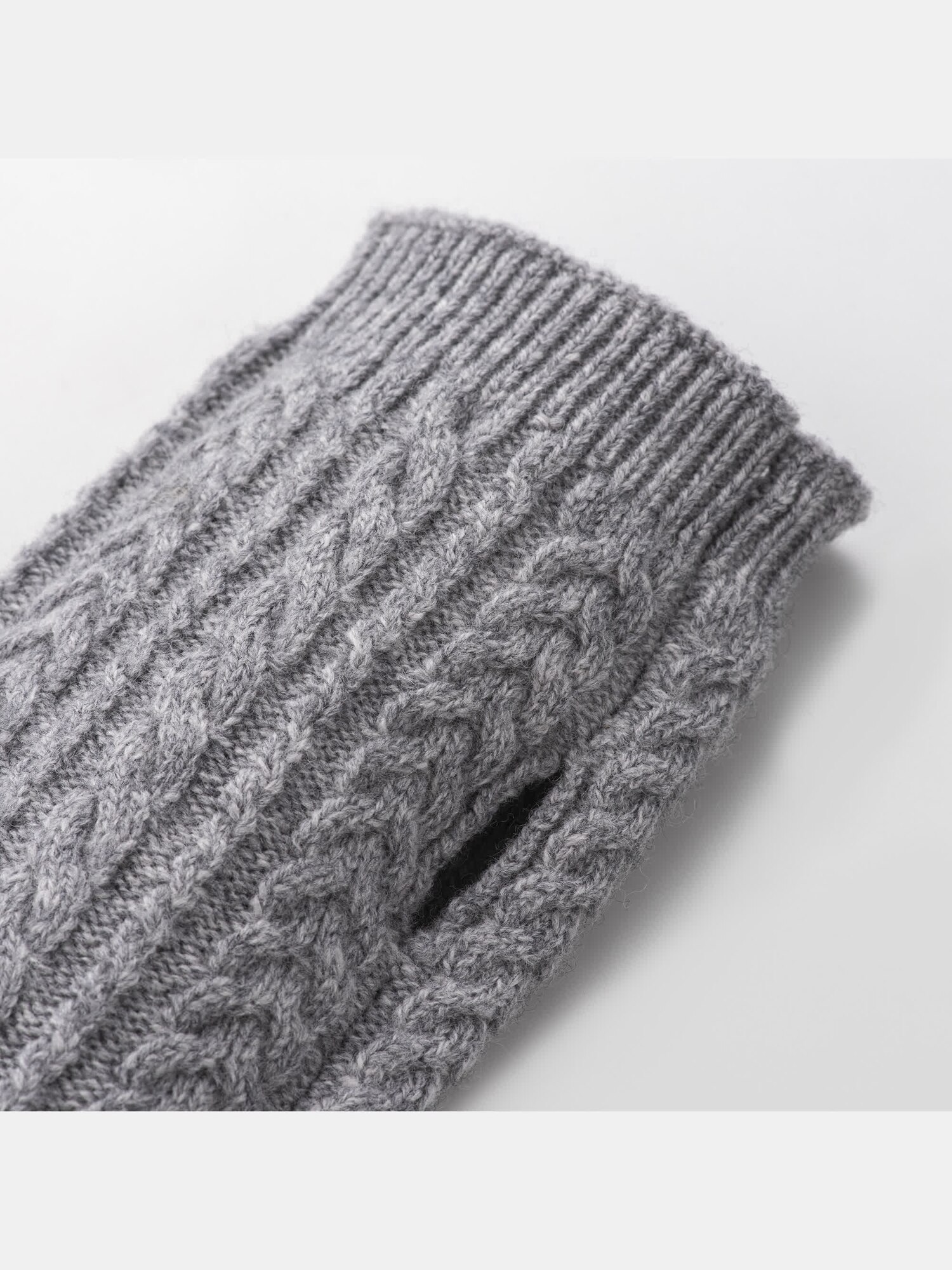 PLEATS PLEASE アームウォーマー付き PLST(プラステ)公式 | ケーブルニットアームウォーマー