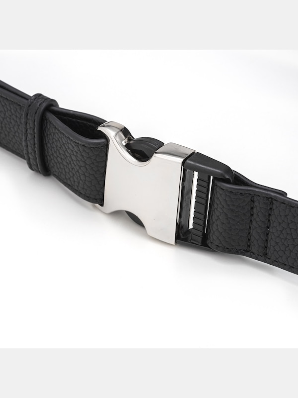 レザータッチボディバッグ