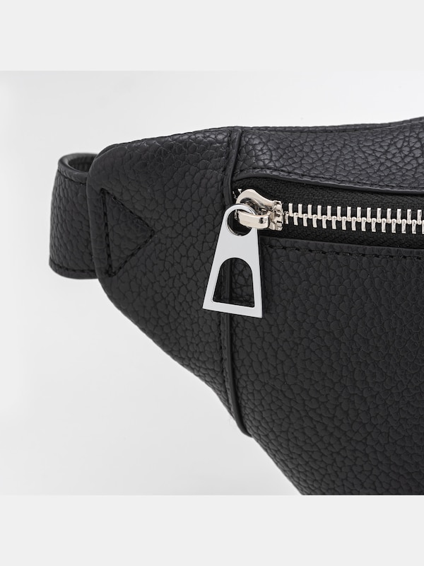 レザータッチボディバッグ