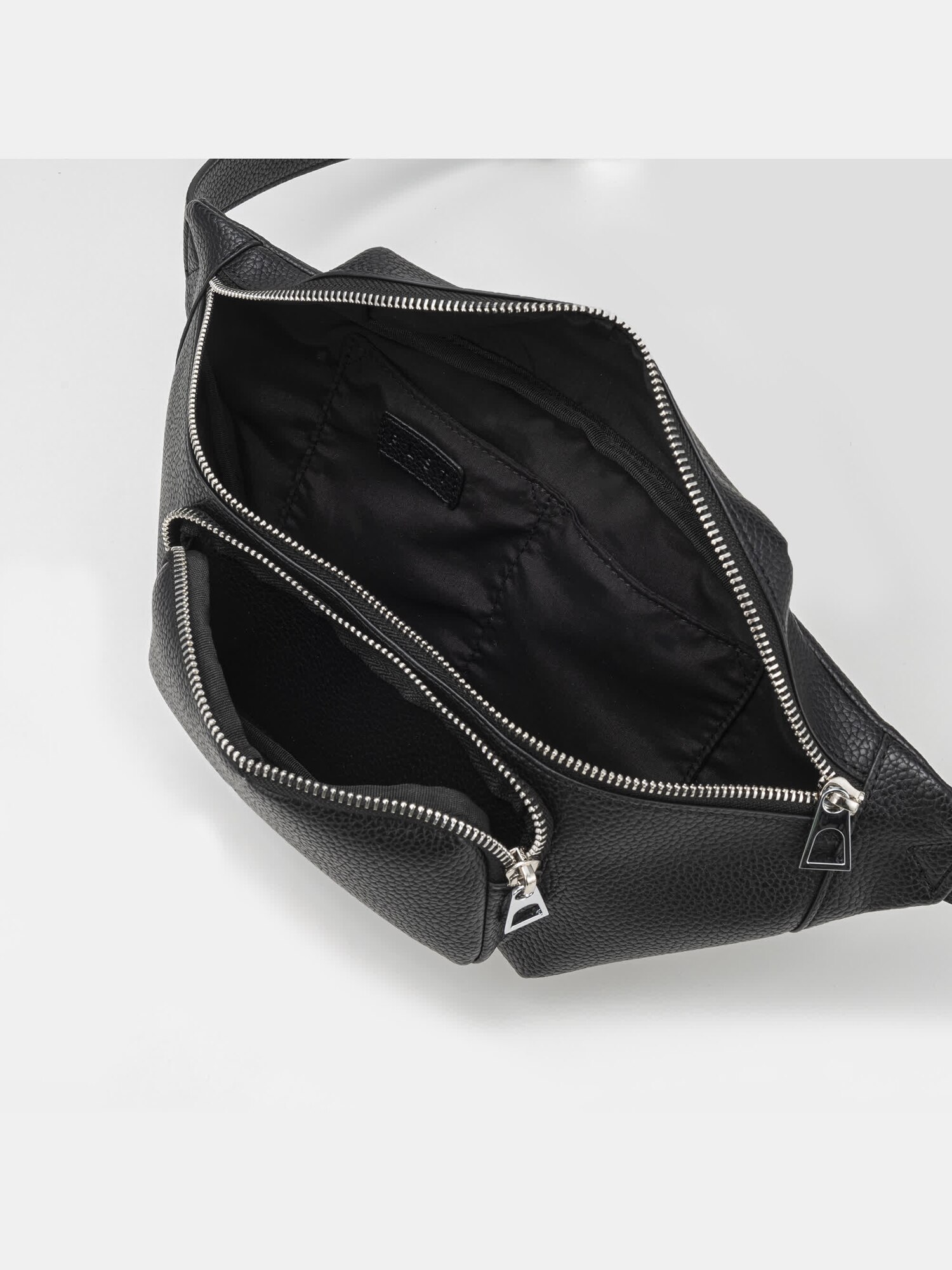 PLST(プラステ)公式 | レザータッチボディバッグ