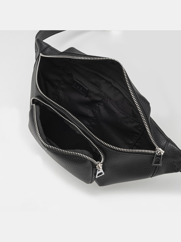 レザータッチボディバ  ッグ