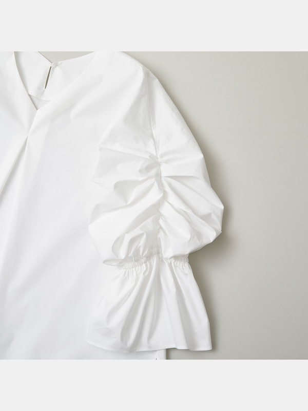 コットンブレンドボリュームスリーブブラウス