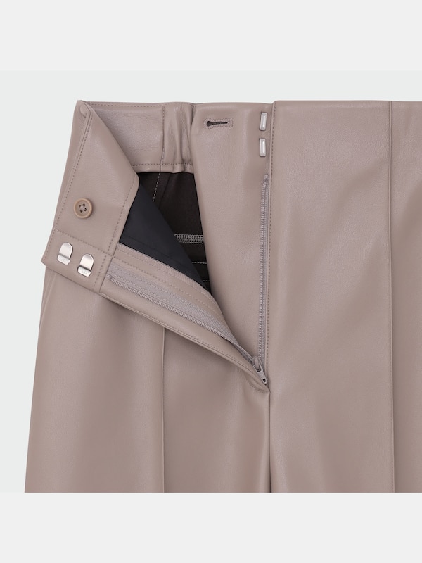 フェイクレザーストレートパンツ