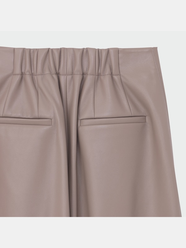 フェイクレザーストレートパンツ