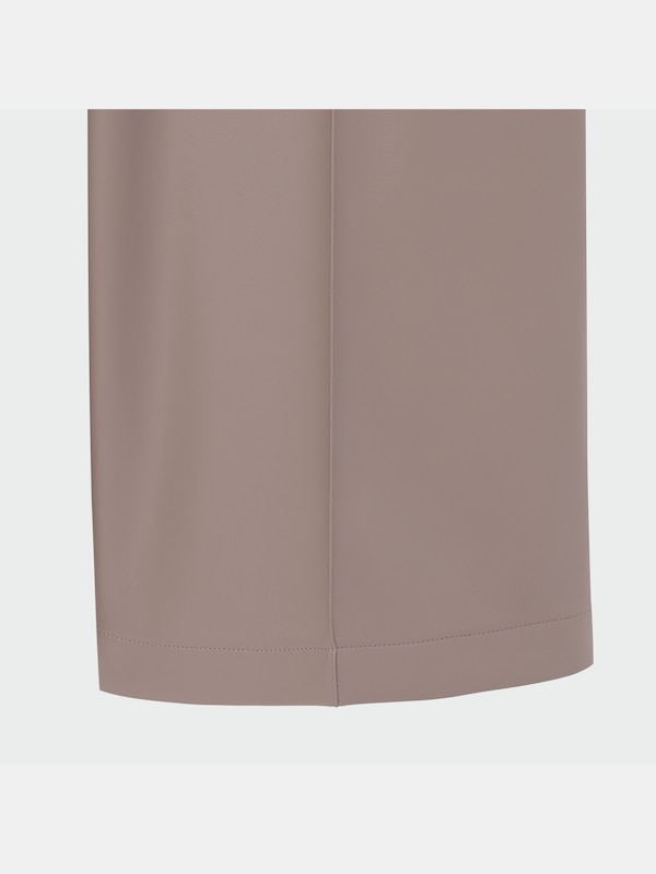 フェイクレザーストレートパンツ