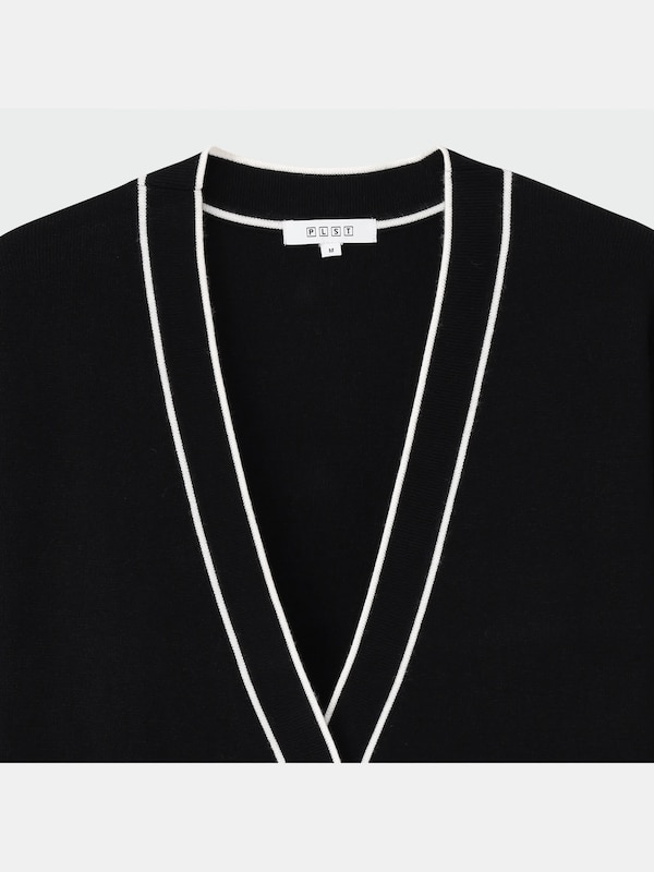 パールボタンVネックカーディガン