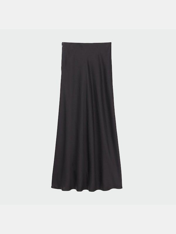 サテンナローロングスカート