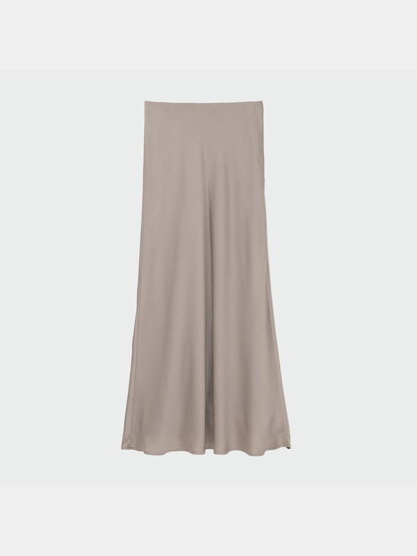 サテンナローロングスカート