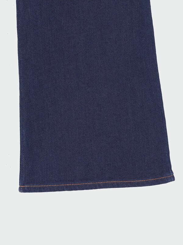 スリムフィットフレアジーンズ