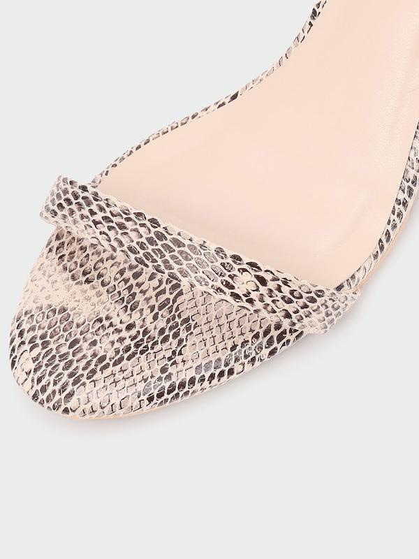 アンクルストラップサンダル