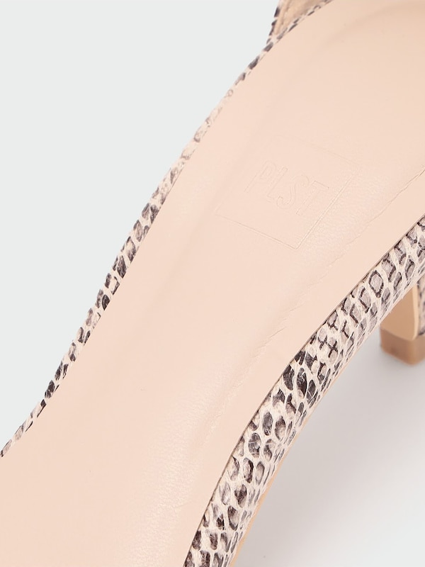 アンクルストラップサンダル