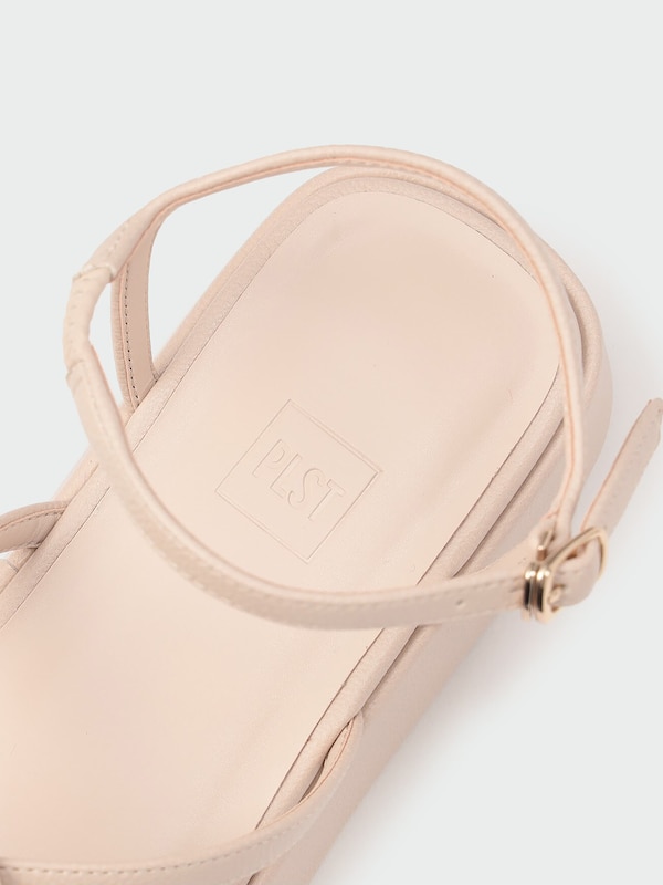 ナローストラップスポーツサンダル