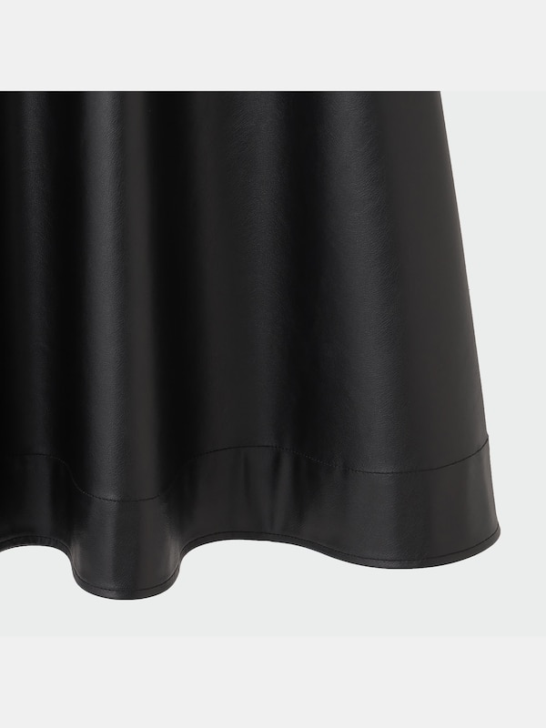フェイクレザーフレアスカート