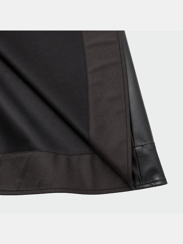 フェイクレザーフレアスカート