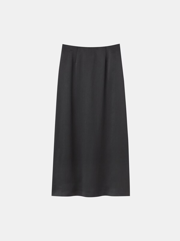 サテンナローロングスカート