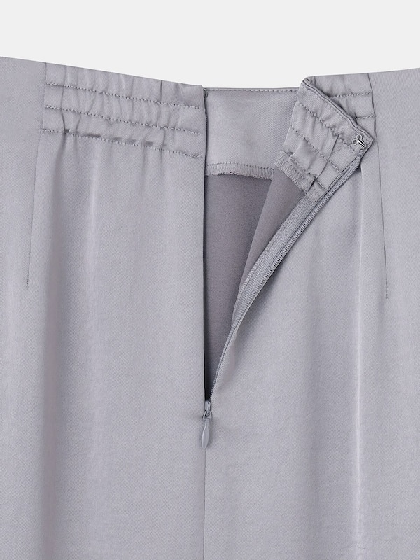 サテンナローロングスカート