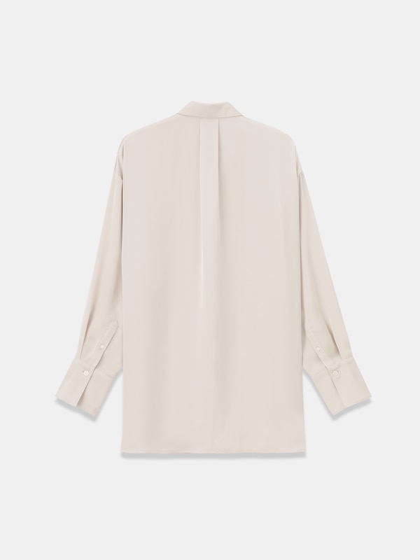 サテンレギュラーカラーシャツ（長袖）