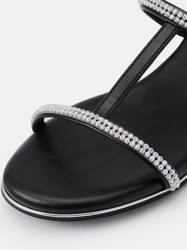 ビジューストラップフラットサンダル