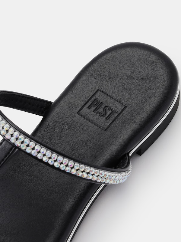 ビジューストラップフラットサンダル