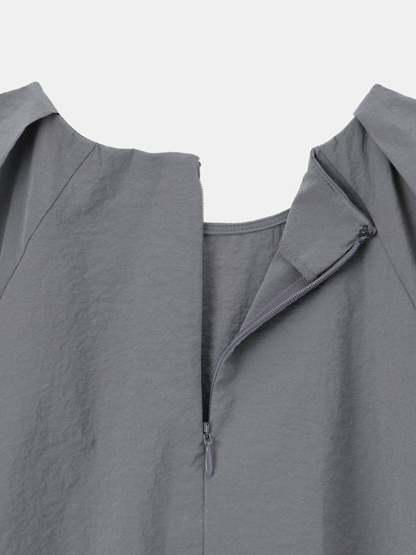 ハイストレッチナイロンランタンスリーブブラウス（半袖）