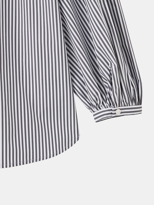 フリルネックビジューボタンブラウス（長袖）