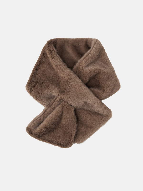 フェイクファーストール