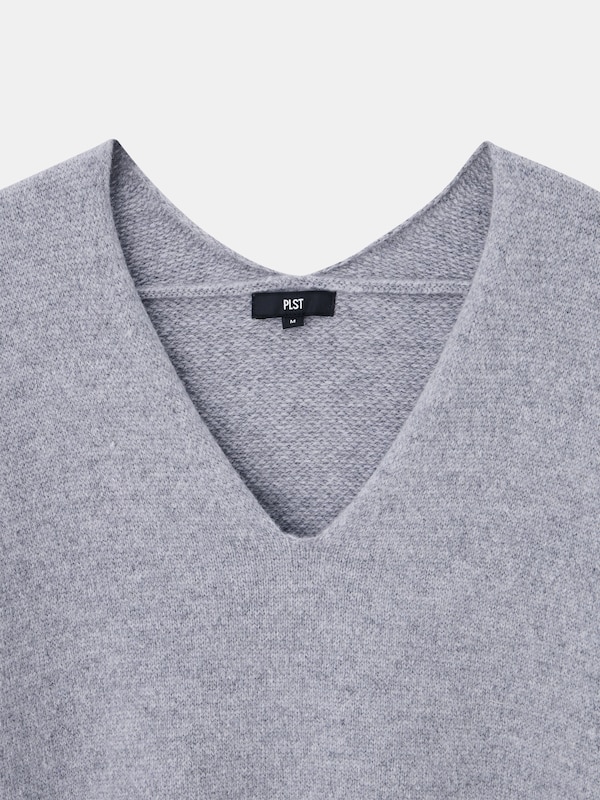 2024年モデル エクストラファインメリノウールミドルゲージVネックセーター