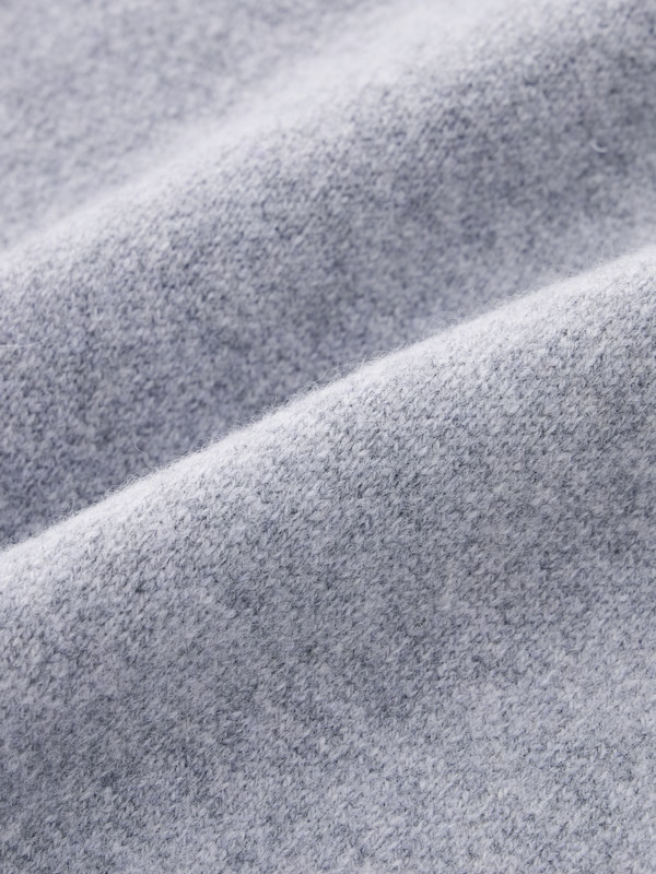 2024年モデル エクストラファインメリノウールミドルゲージVネックセーター