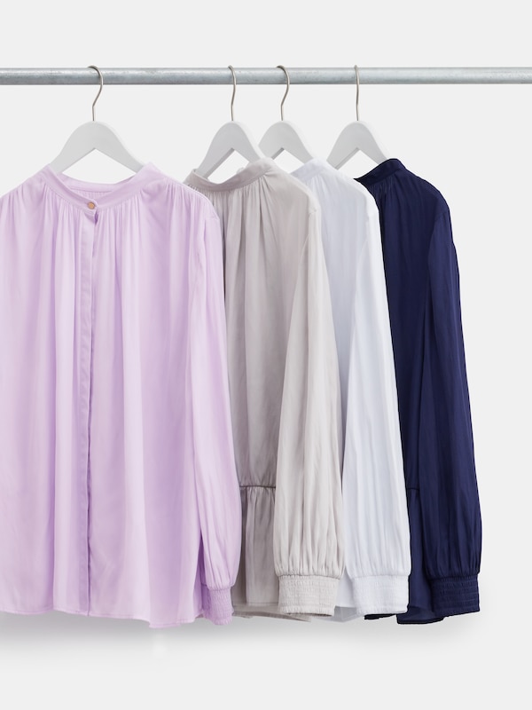 ライトサテン2WAYギャザーブラウス