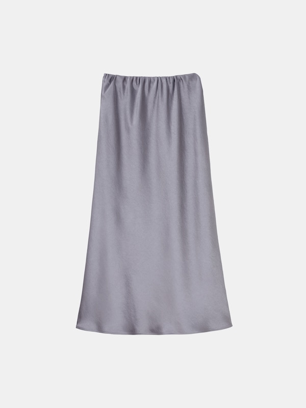 サテンナロースカート