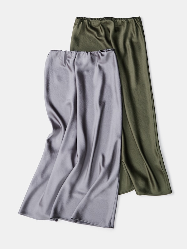 サテンナロースカート