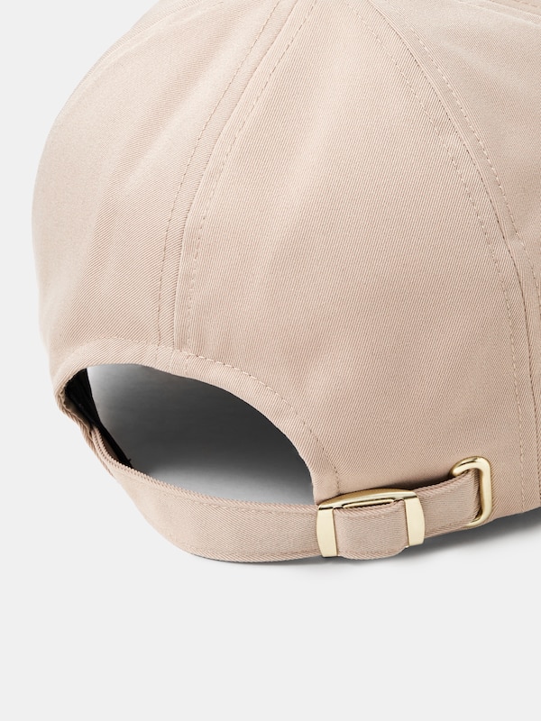 メタルパーツ付きキャップ